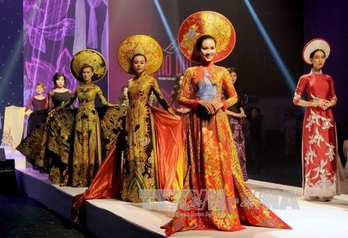 Lễ hội áo dài Thành phố Hồ Chí Minh 2017 thu hút khoảng 70.000 du khách - ảnh 1